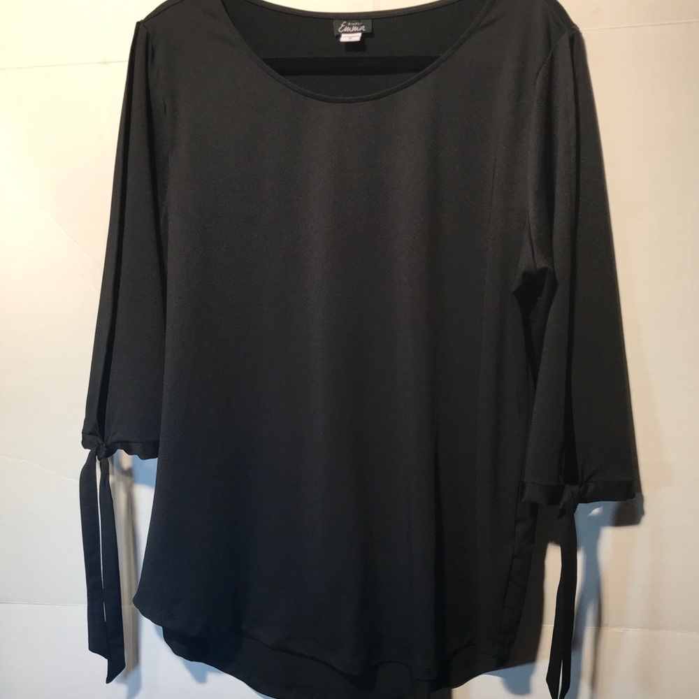 Simply Emma fashion blouse. Open arm slit with tie